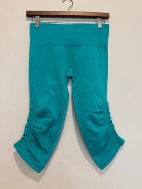 Lululemon Ebb To Street Crop Womens 4 Green/Teal Ruched
Seamless Leggings SZ4